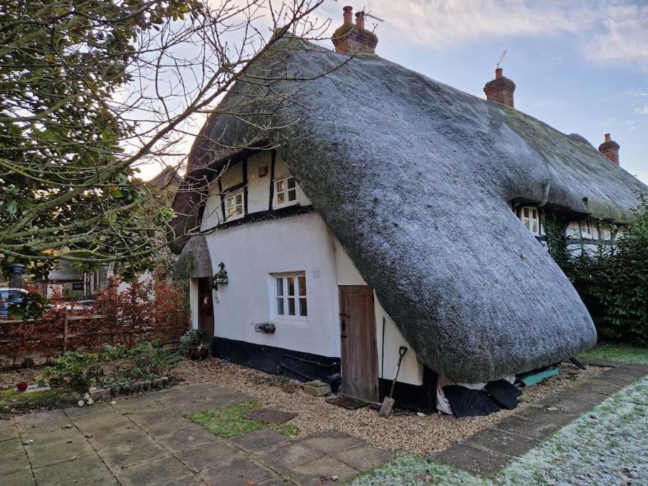Delightful 3Bed Thatched Cottage Stockbridge  Bagian luar foto